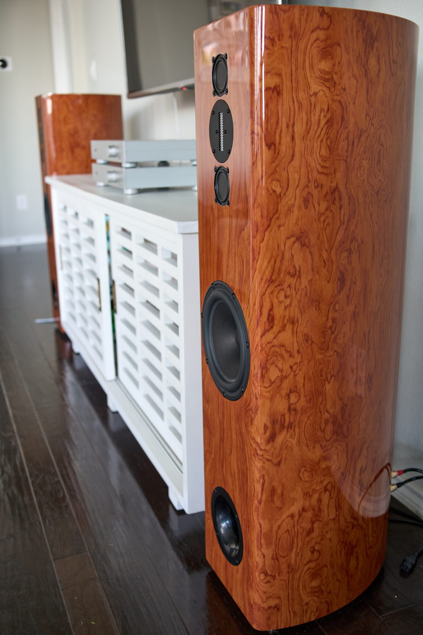 Review Philharmonic Audio BMR Tower Everdayday Audiophile